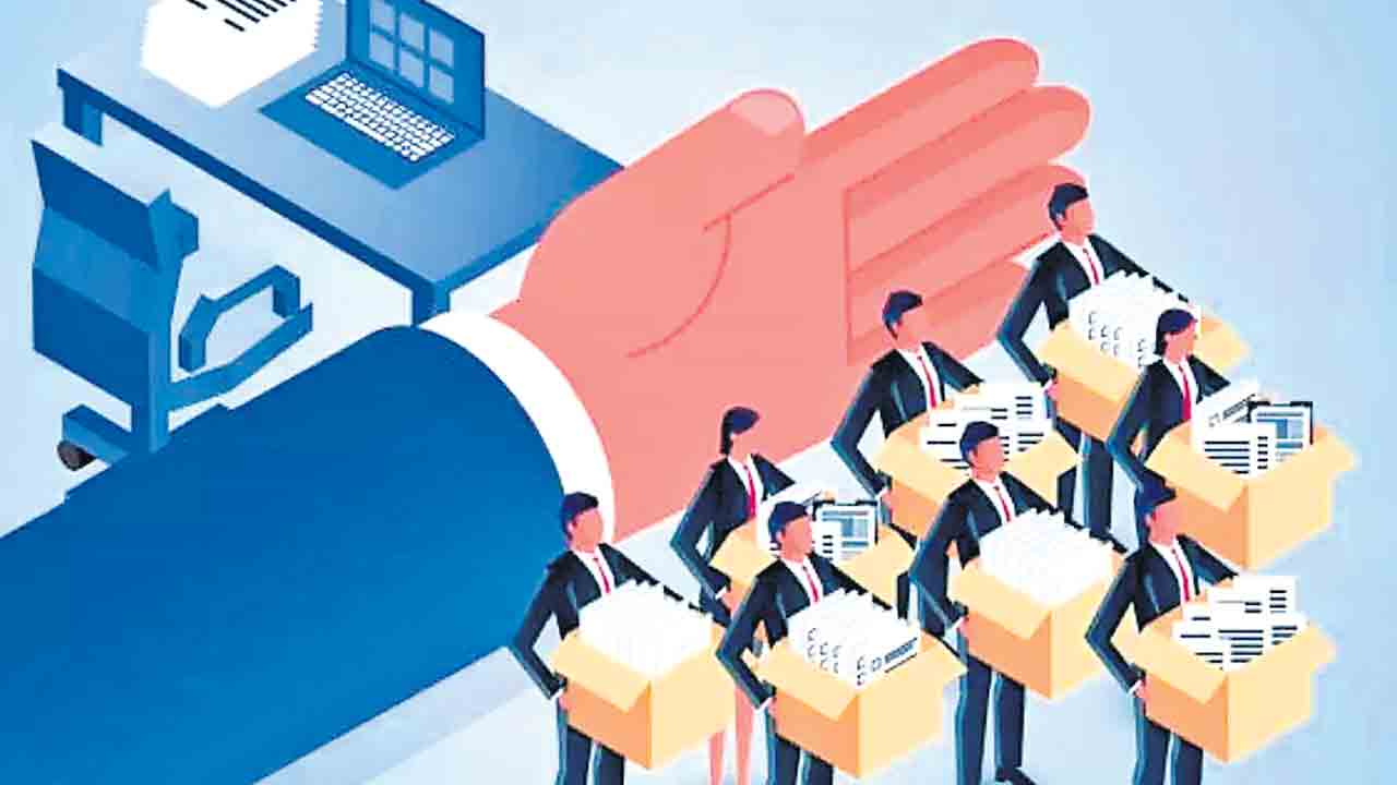 3 నెలల్లో 80,000 ఉద్యోగాలు గాయబ్‌!