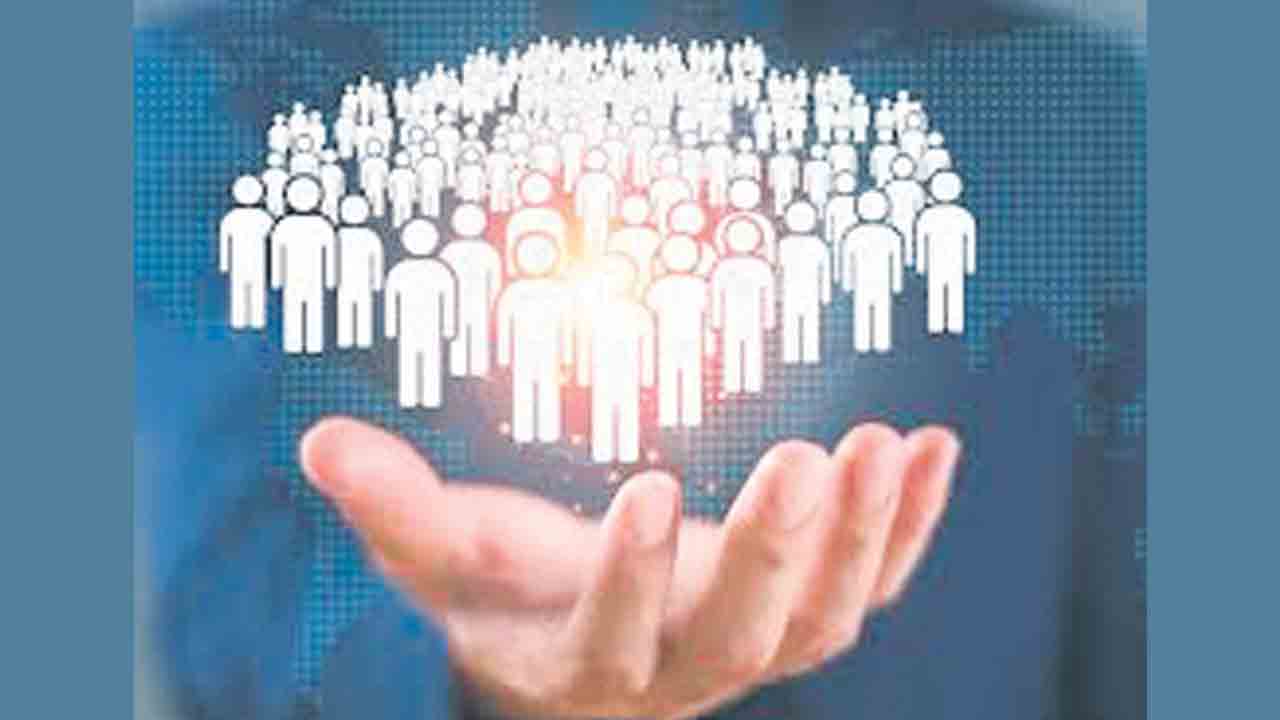 అసలు డాటా ఏదీ.. రాజకీయ వెనుకబాటులో ఎవరెంత?