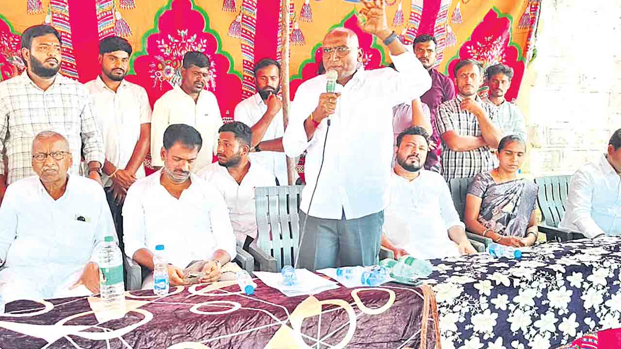 బీఆర్‌ఎస్‌ క్యాడర్‌పై దాడులు జరుగుతున్నా పట్టించుకోరా?