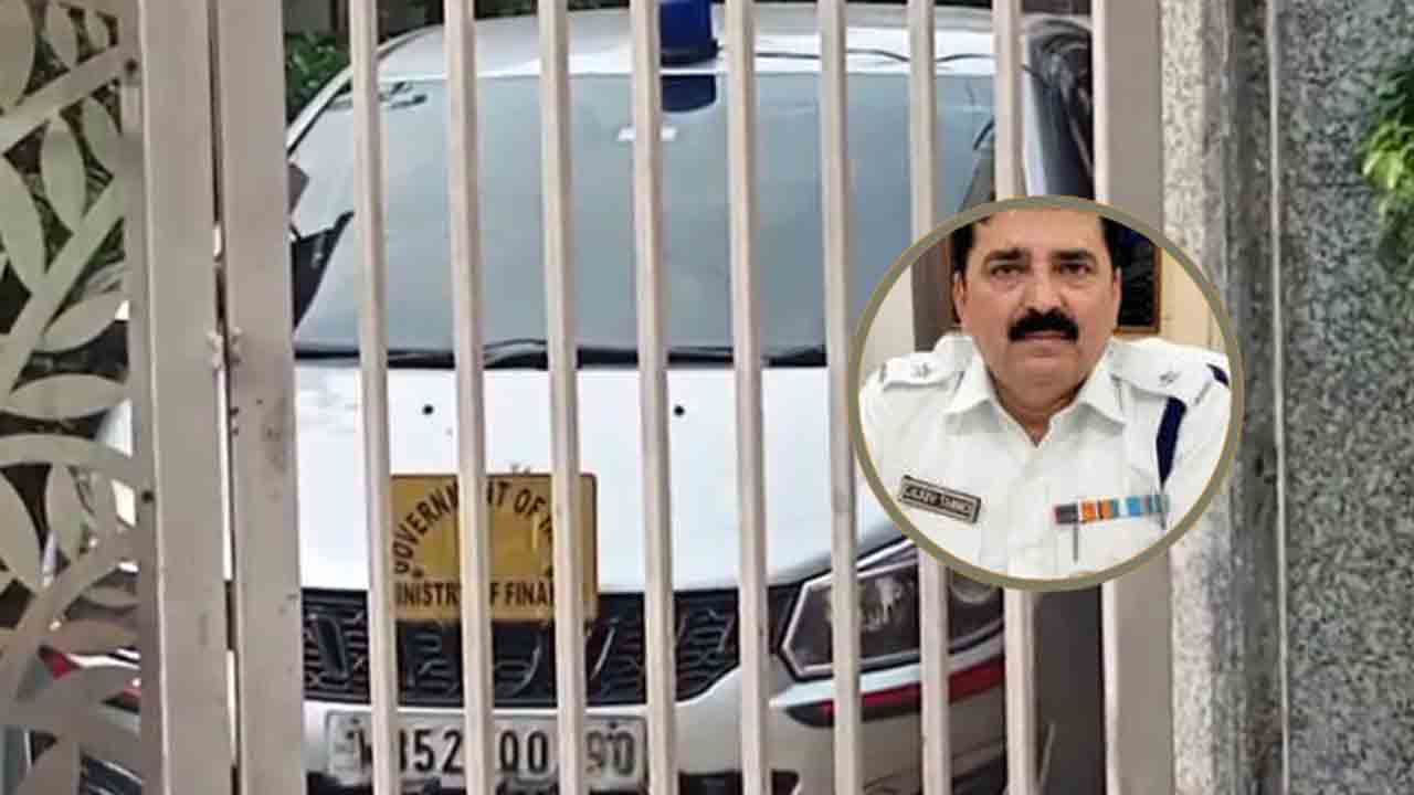 కోల్‌కతా పోలీస్‌ డిప్యూటీ కమిషనర్‌ ఇంటిపై ఈడీ దాడులు