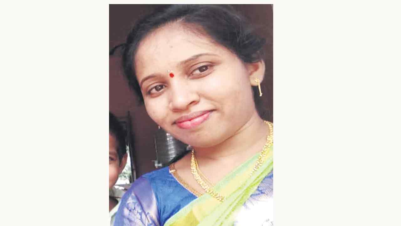 వేధింపులతో మహిళా కానిస్టేబుల్‌ ఆత్మహత్య