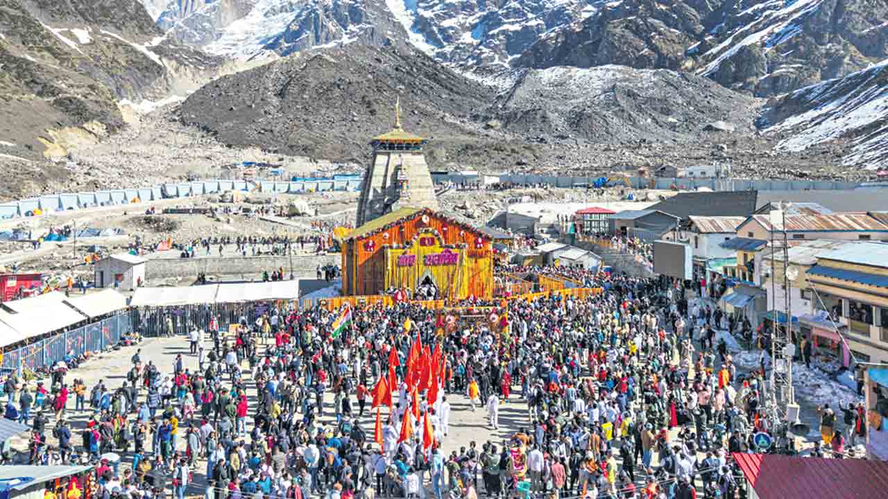 తెరుచుకున్న కేదార్‌నాథ్‌ ఆలయ ద్వారాలు