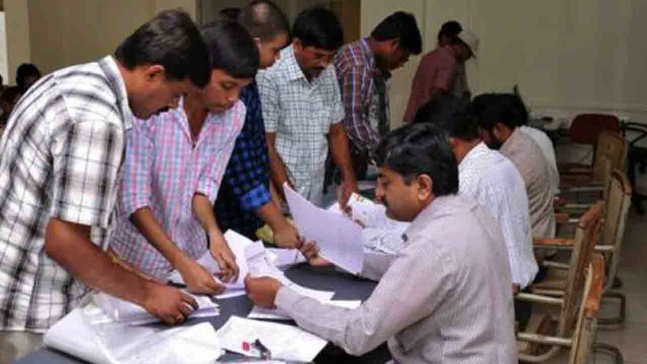 ఆరు పదుల వయస్సులో టీనేజర్లతో పోటీ.. ఎప్‌సెట్‌కు దరఖాస్తు చేసుకున్న 65 వృద్ధుడు