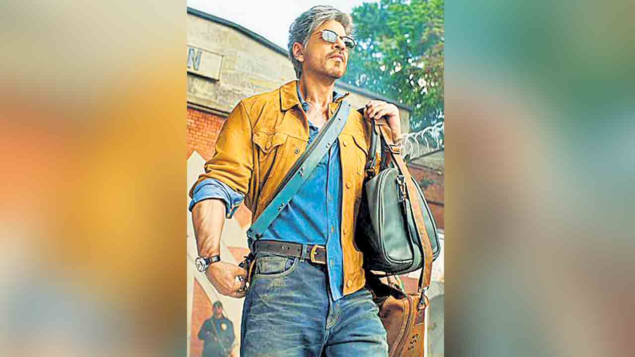 క్రిస్మస్‌కు రానున్న ‘కింగ్‌’