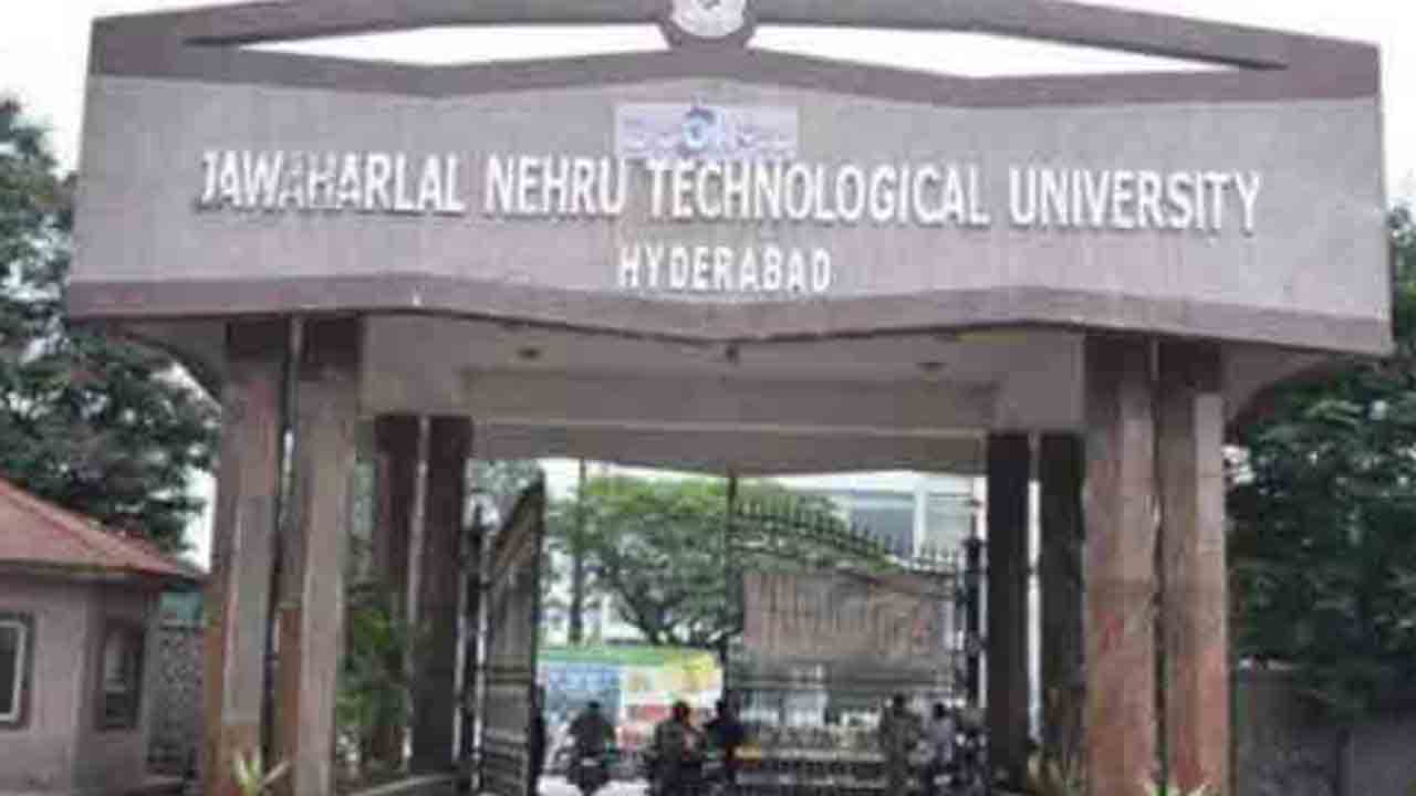 ఇంజినీరింగ్‌, ఫార్మసీ కాలేజీల్లో ఆకస్మిక తనిఖీలు