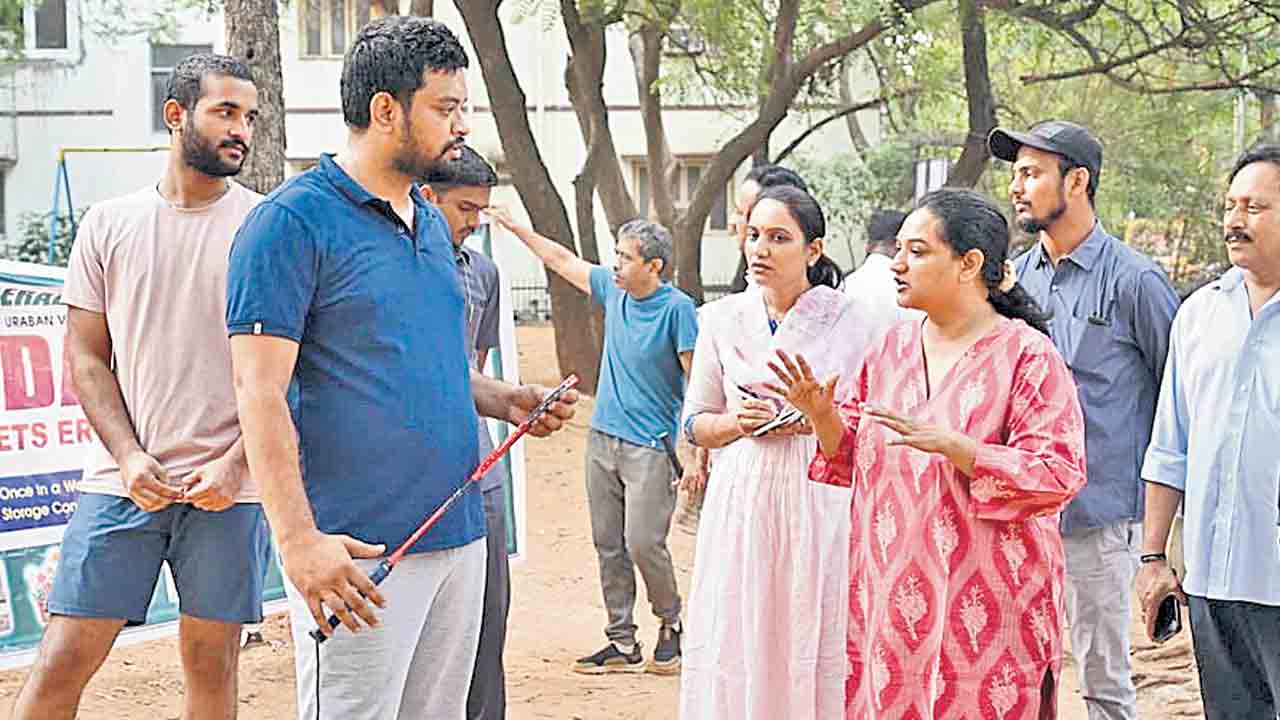 అభివృద్ధి పనులు పరిశీలించిన కమిషనర్‌