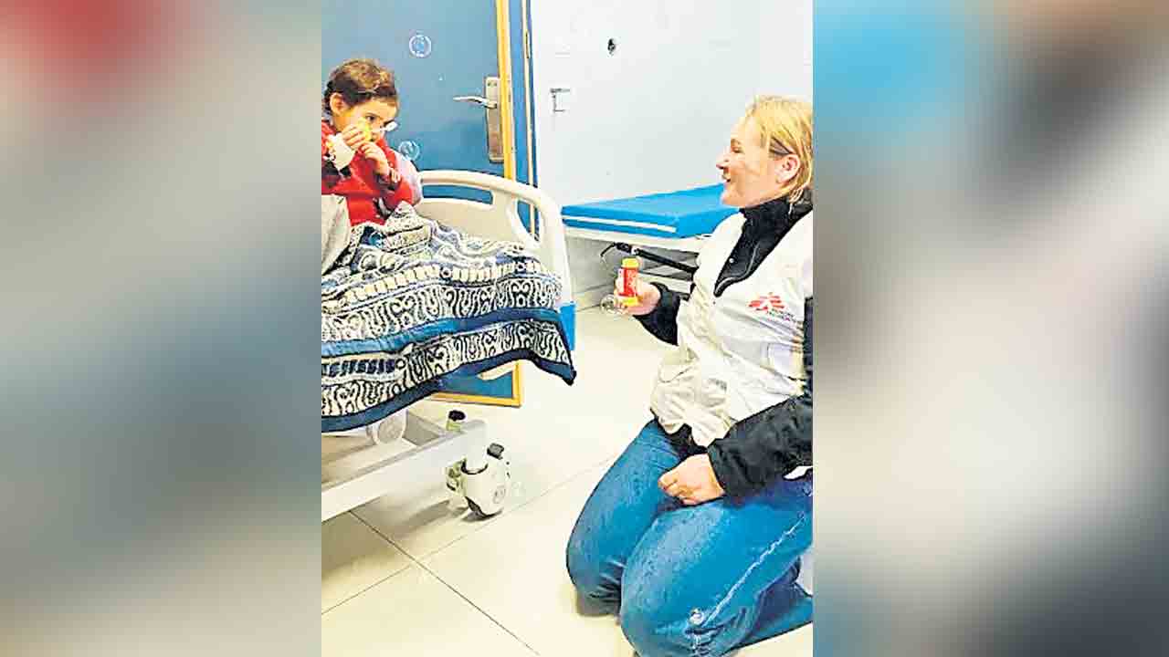 మూగబోతున్న గాజా బాల్యం.. యుద్ధ విధ్వంసంతో మాట కోల్పోతున్న పిల్లలు