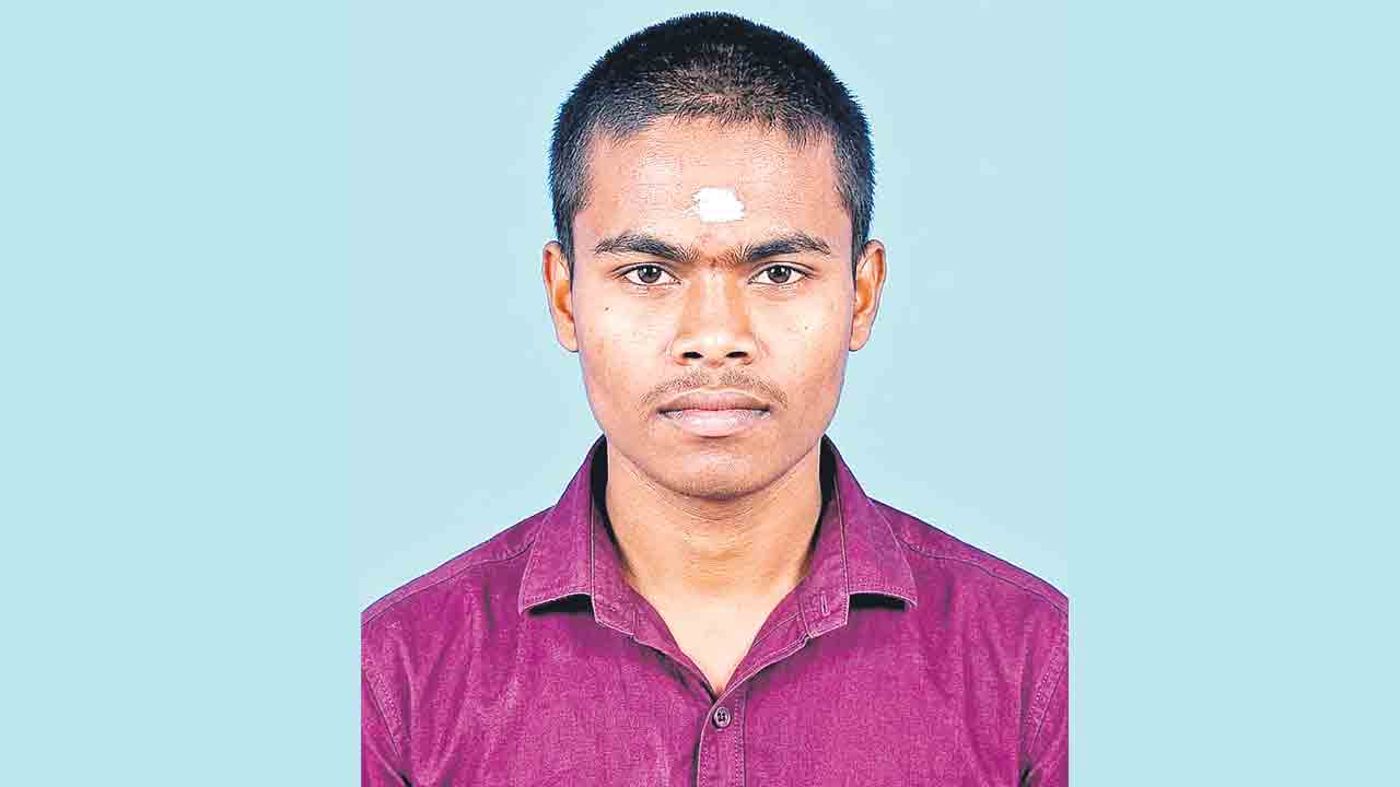 బీసీ గురుకులంలో విద్యార్థి మృతి