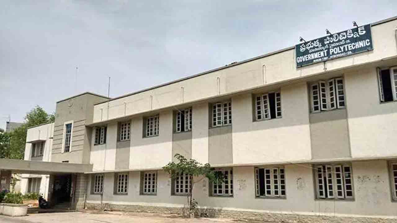 పాలిటెక్నిక్‌లో సగం ఖాళీలే.. 59 కాలేజీల్లో 1,586 పోస్టులు వేకెంట్‌
