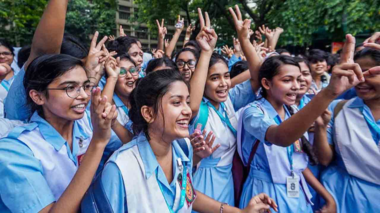 ‘పది’ ఫలితాల్లో ప్రభుత్వ పాఠశాలల ప్రభంజనం.. సత్తాచాటిన సర్కారు బడుల విద్యార్థులు