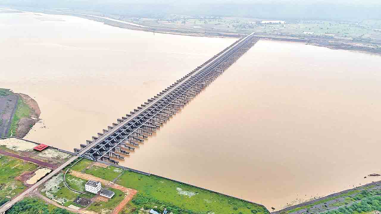 మేల్కొందాం.. ప్రశ్నిద్దాం.. పోరాడుదాం