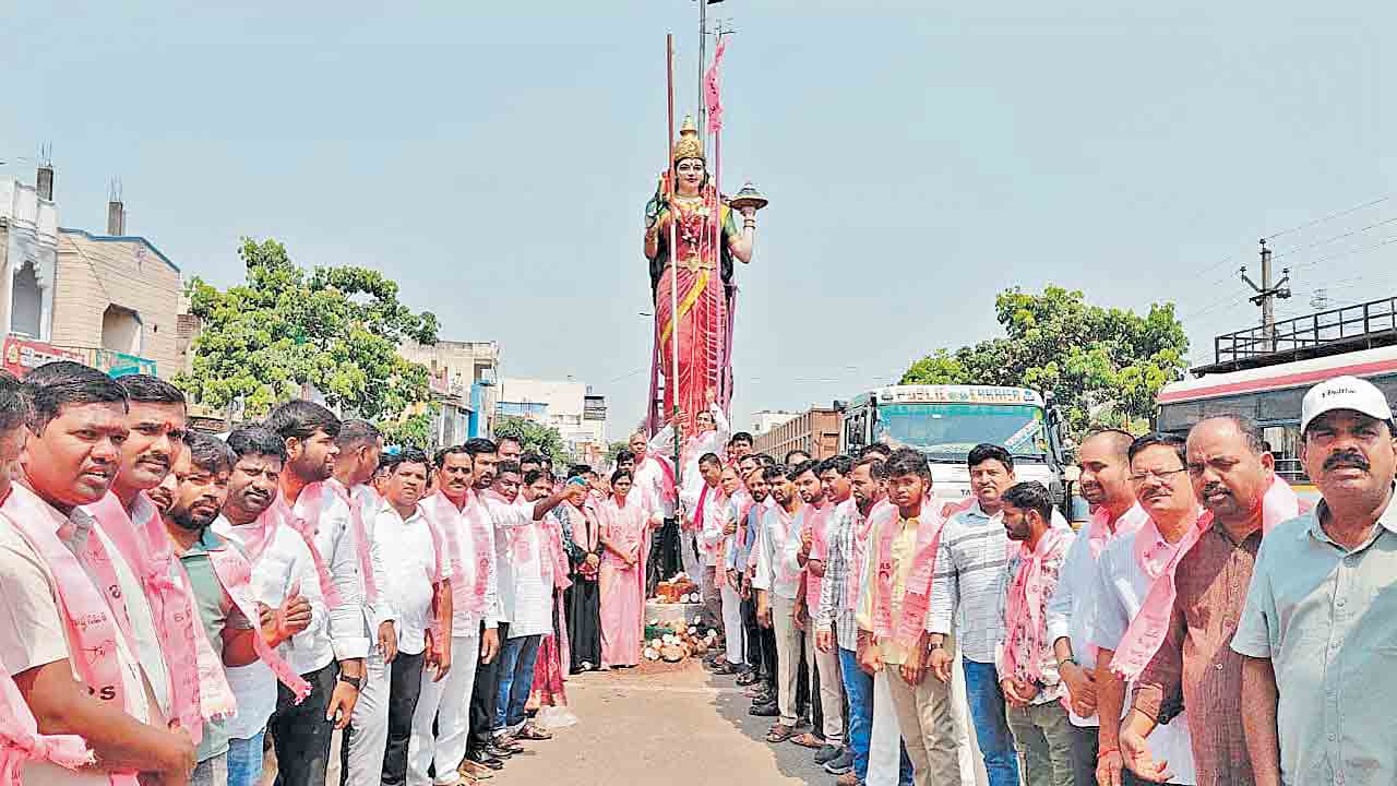 ఉద్యమ పార్టీ వెంటే తెలంగాణ ప్రజలు