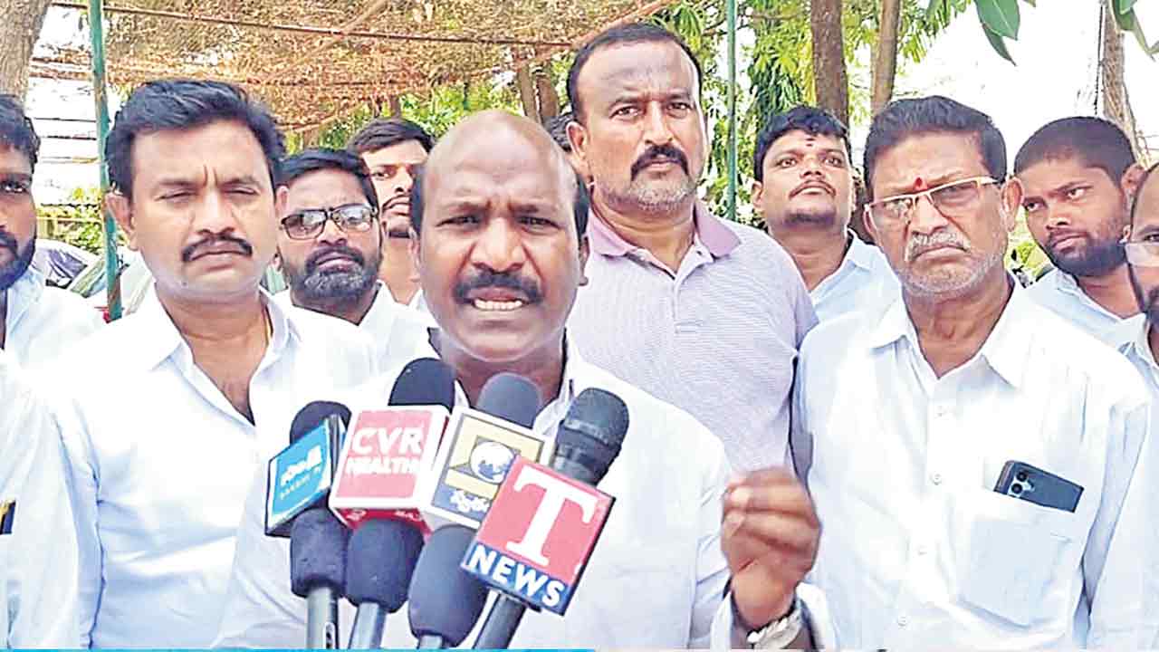 ఓట్లేసిన రైతులనే తంతావా!