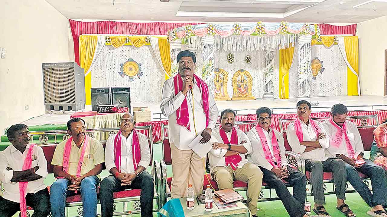 రేవంత్‌ పోవాలి.. కేసీఆర్‌ రావాలి