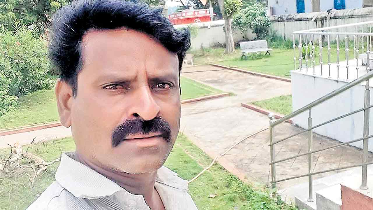 ఫ్రిడ్జ్‌ పేలి ఇద్దరి దుర్మరణం