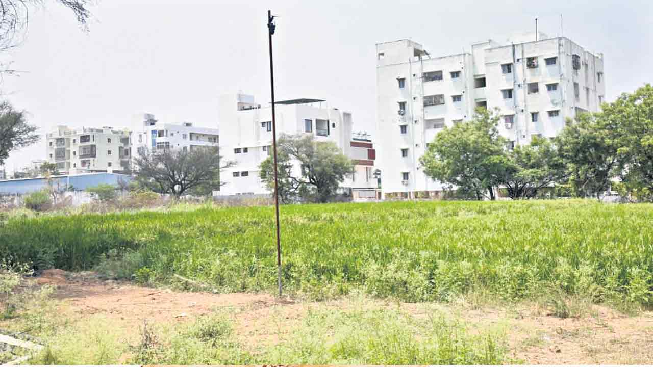 సిద్దిపేట కలెక్టర్‌ ఉత్తర్వులపై హైకోర్టు స్టే