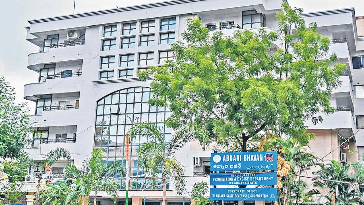 ఎక్సైజ్‌శాఖలో 1,912 మందికి బదిలీలు