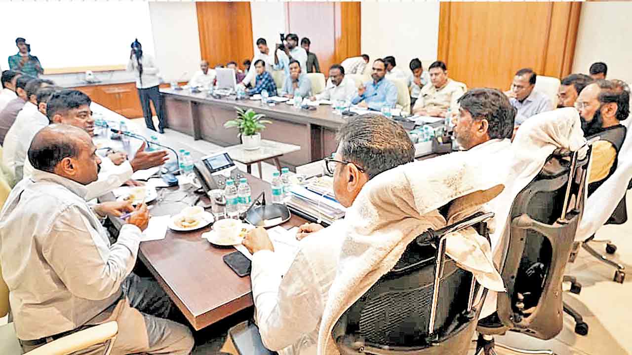 RTC Strike | ఆర్టీసీ కార్మికుల పోరాటానికి దిగొచ్చిన సర్కార్‌!.. సమ్మె విరమణ