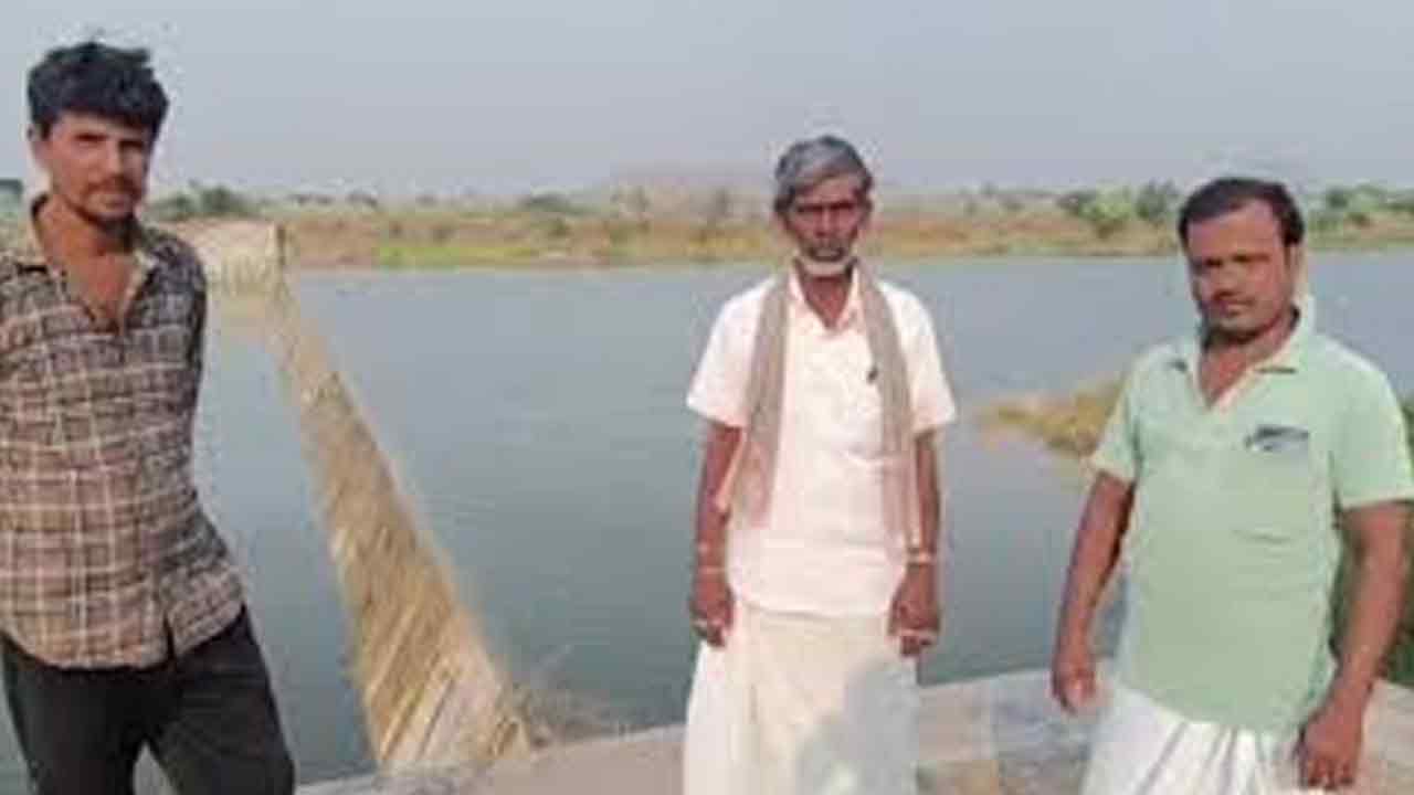 చెక్‌డ్యామ్‌ ధ్వంసానికి యత్నం