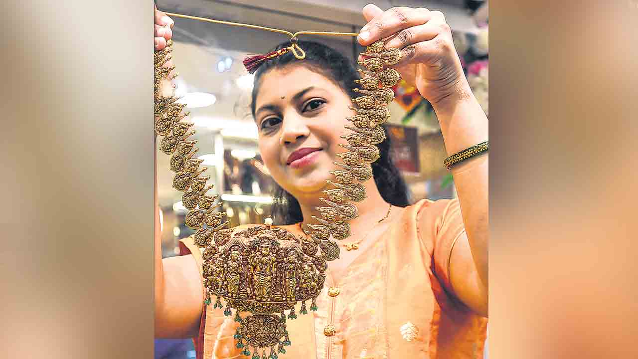 పసిడి, వెండి పరుగో పరుగు