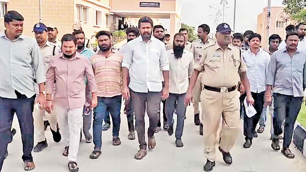 దళిత నేతపై దమనకాండ!