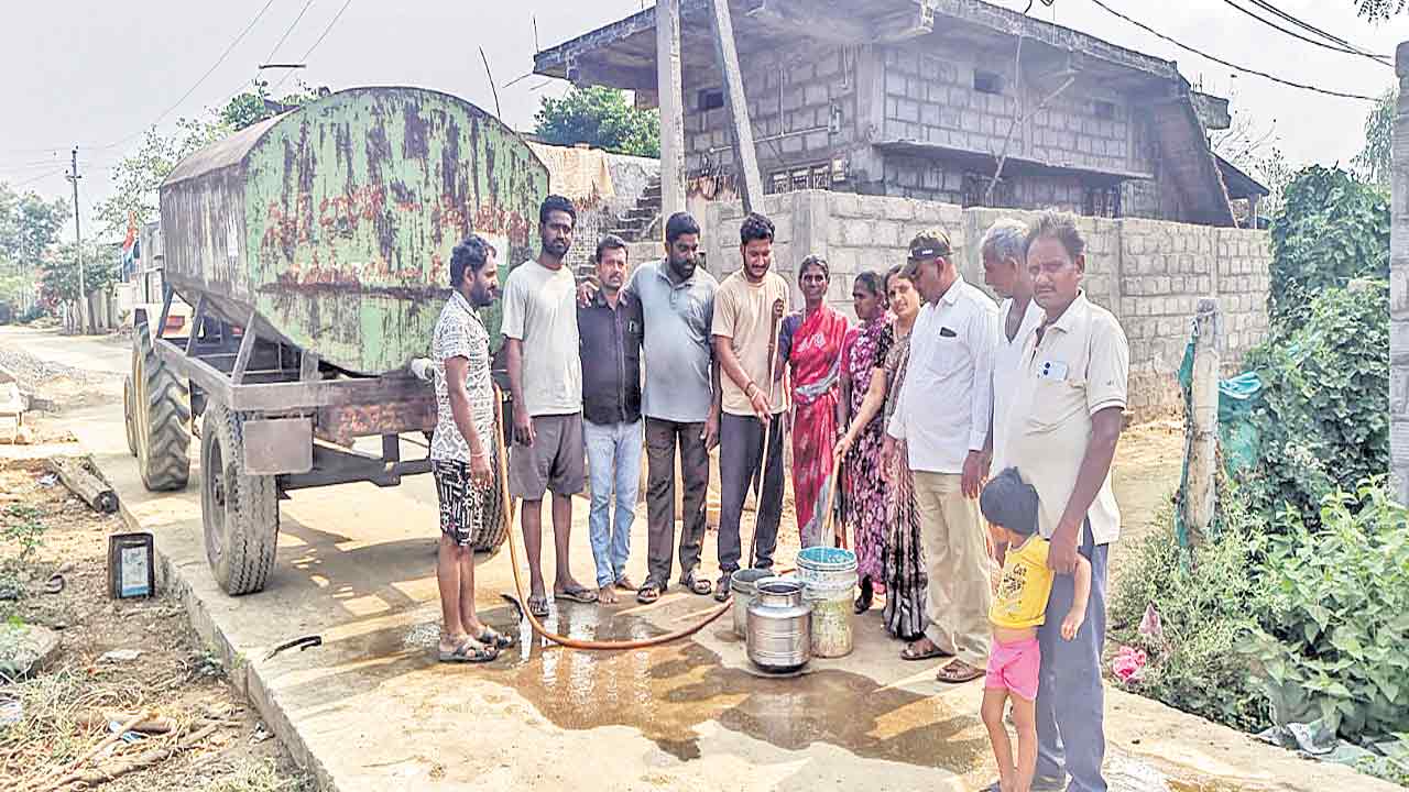 చండ్రుగొండలో ట్యాంకర్‌ నీరే దిక్కు