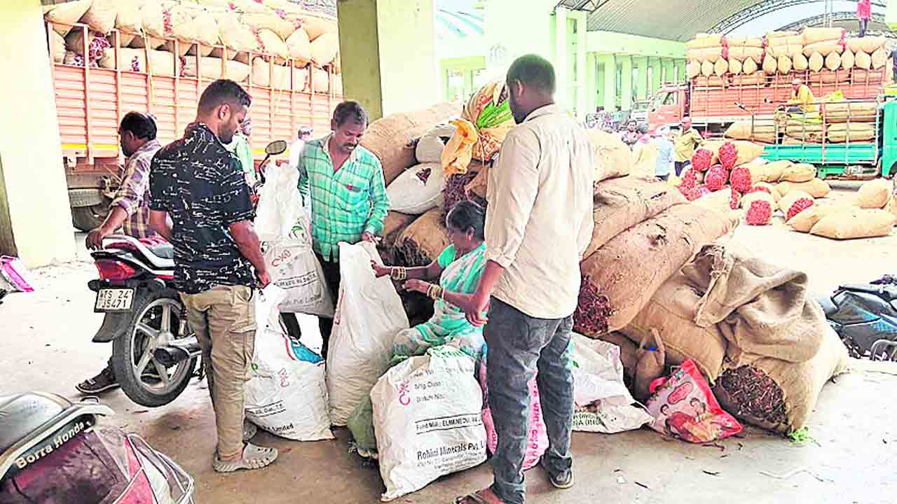 మార్కెట్లో మార్కెట్లో మాయగాళ్లు !
