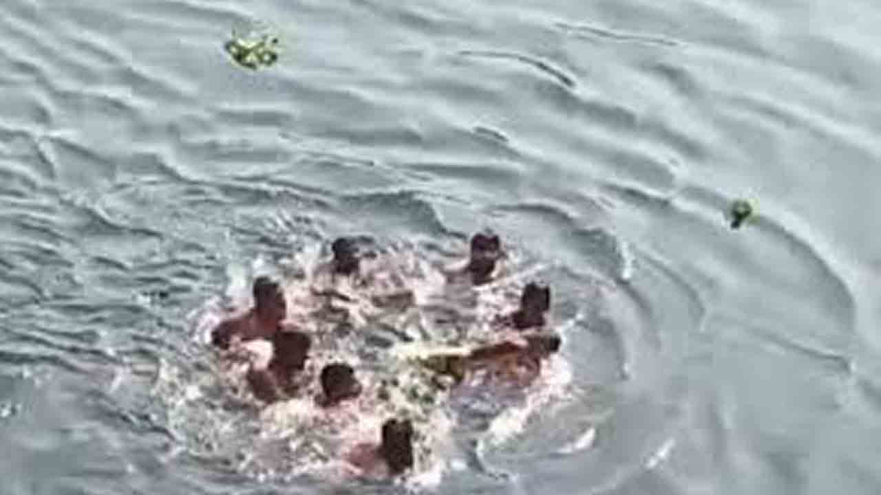 జూరాల డ్యాంలో దూకి యువకుడికి ఆత్మహత్య