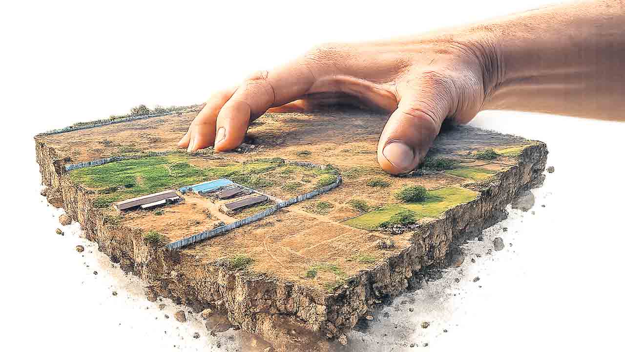 సర్కార్‌ భూములు హాంఫట్‌ కలెక్టర్‌ ఖామోష్‌