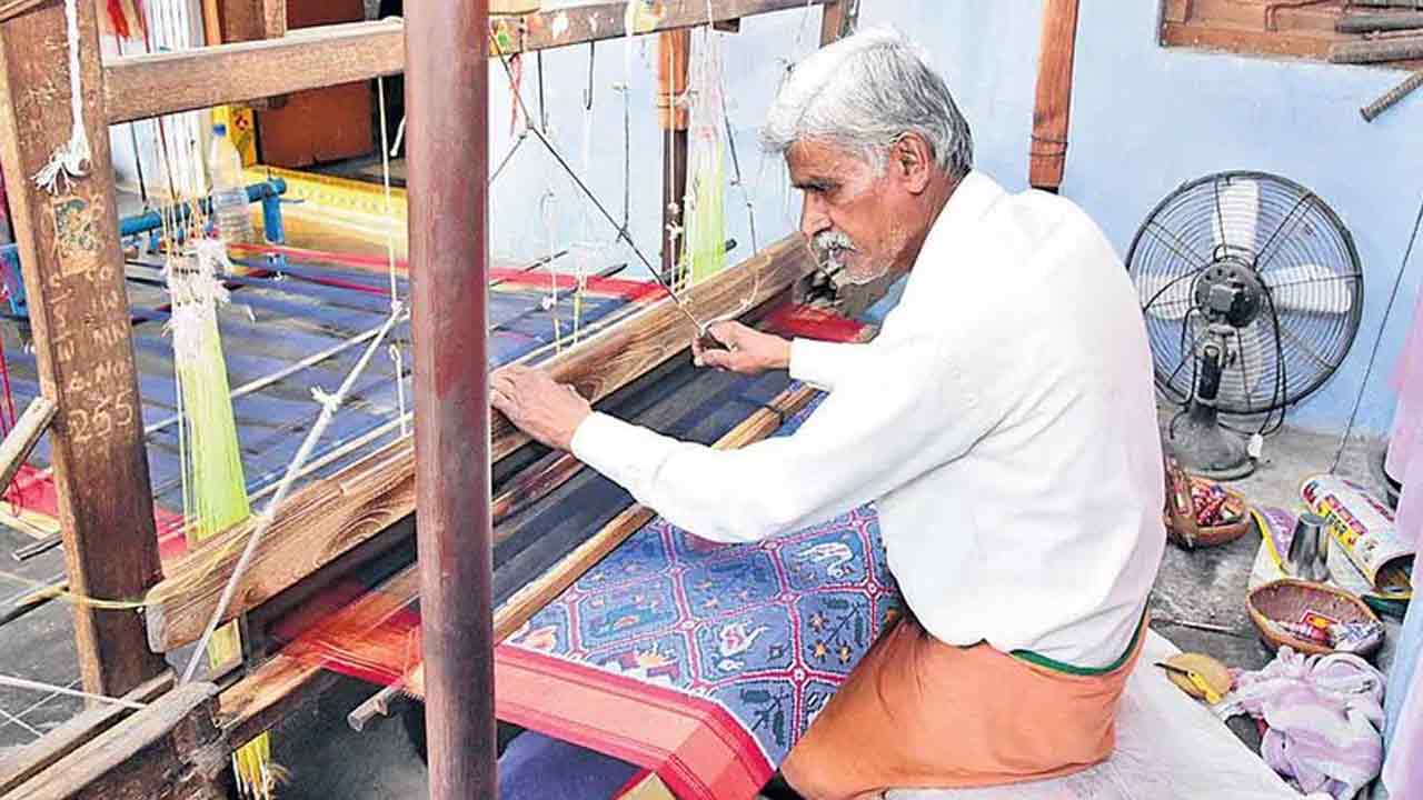 హామీల అమలుకు నేతన్నల పోరుబాట