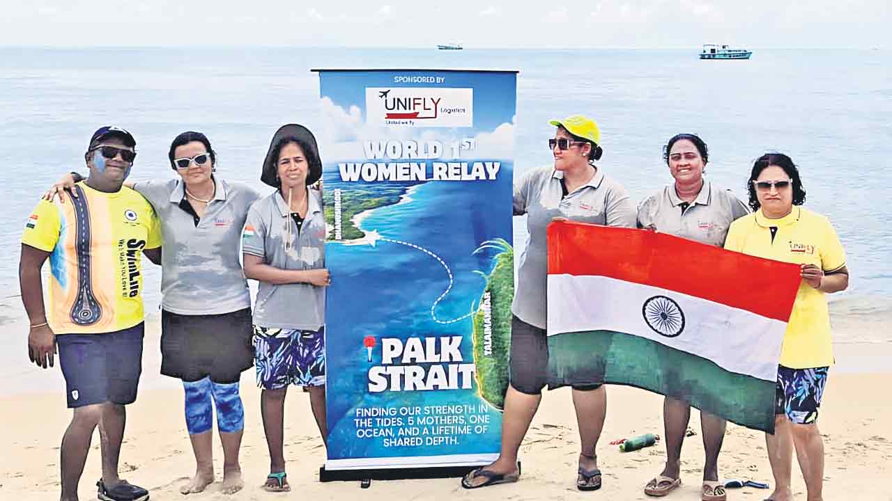 10 గంటల్లో 59 కిలోమీటర్లు ఈది..