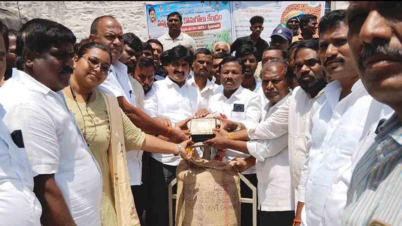 కొనుగోళ్లకు ప్రాధాన్యం!