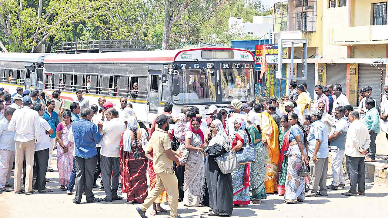 RTC Strike | ఎక్కడి బస్సులు అక్కడే..! తొలిరోజు ఆర్టీసీ సమ్మె విజయవంతం