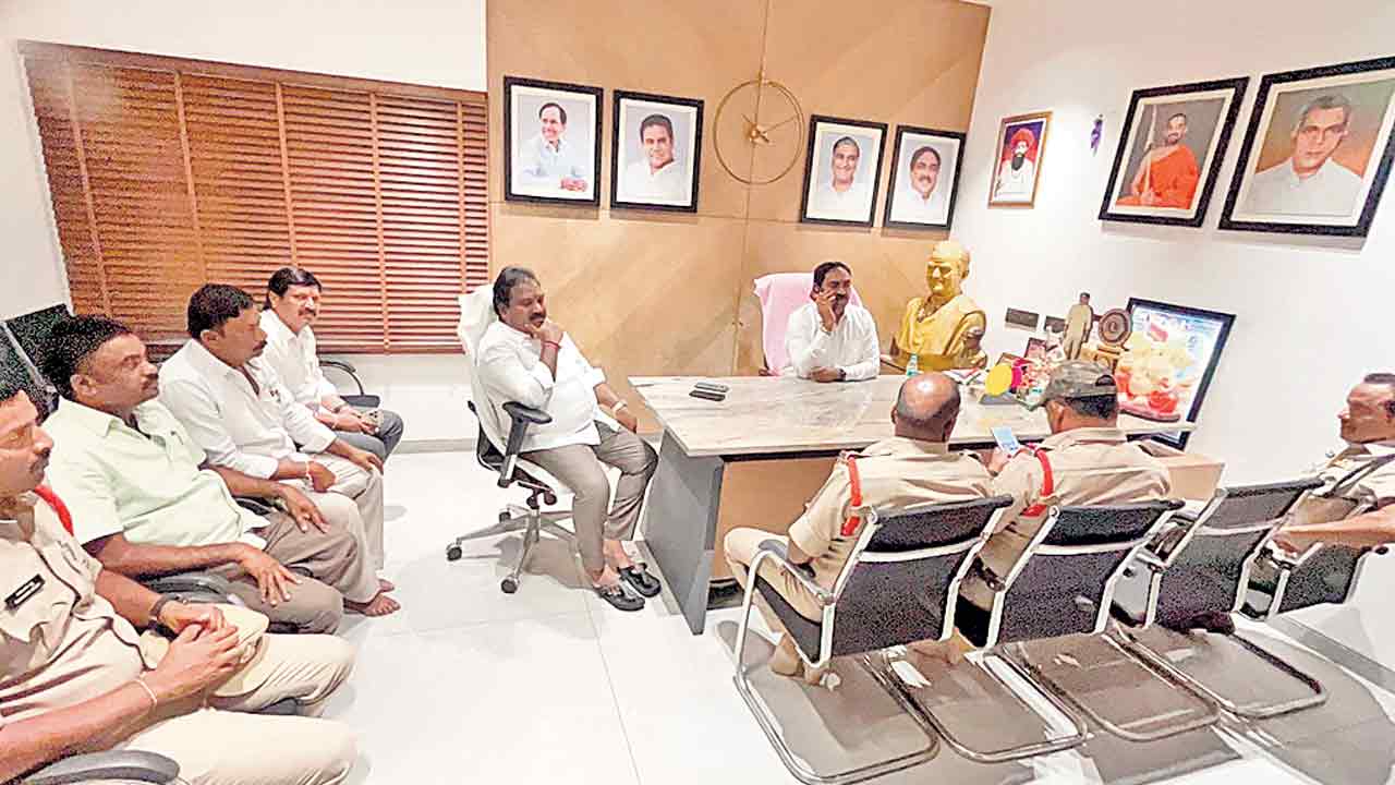 ప్రభుత్వ అలసత్వంతోనే శంకర్‌గౌడ్‌ మృతి