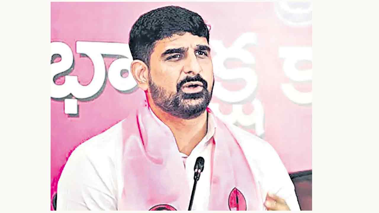 ప్రభుత్వ నిర్లక్ష్యంతోనే ఆత్మహత్య : కౌశిక్‌రెడ్డి