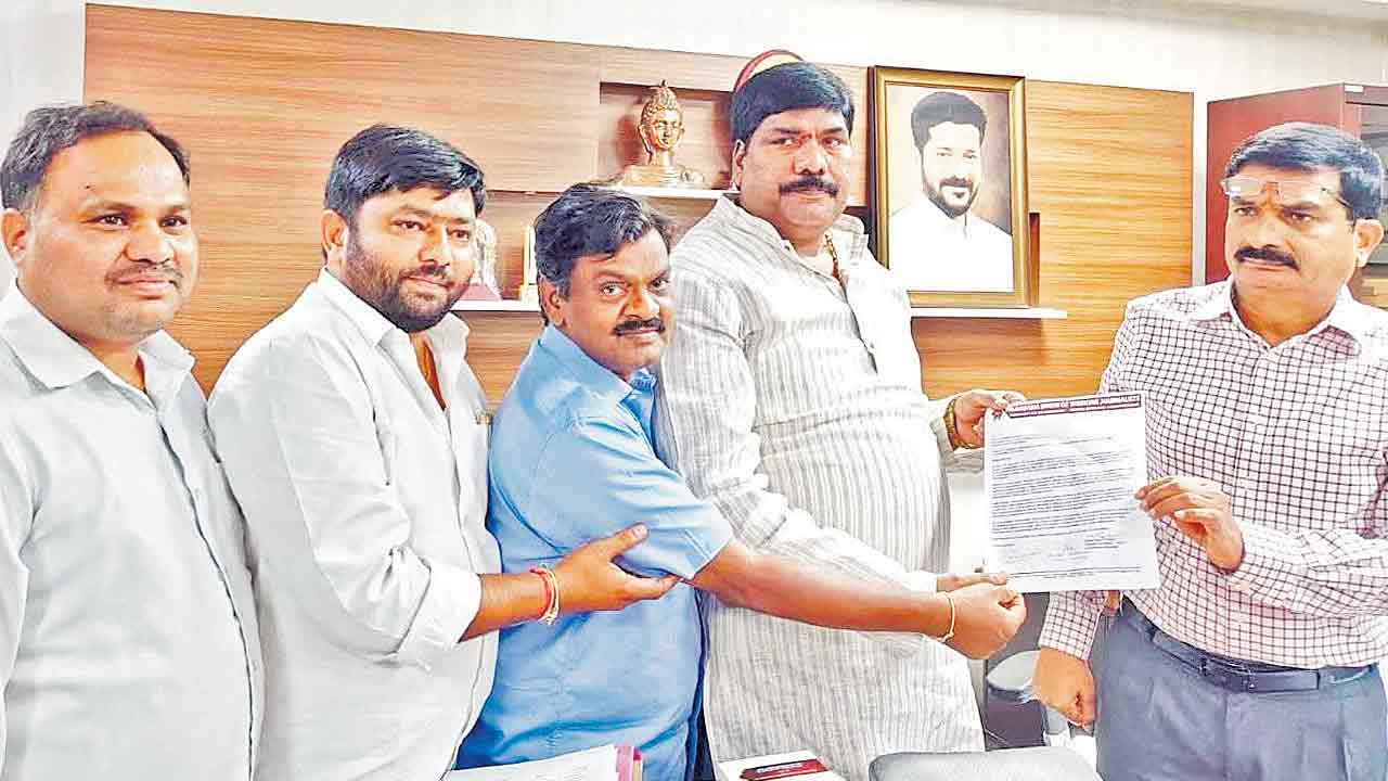 అక్రెడిటేషన్‌ కమిటీలో చట్ట విరుద్ధ సభ్యులు