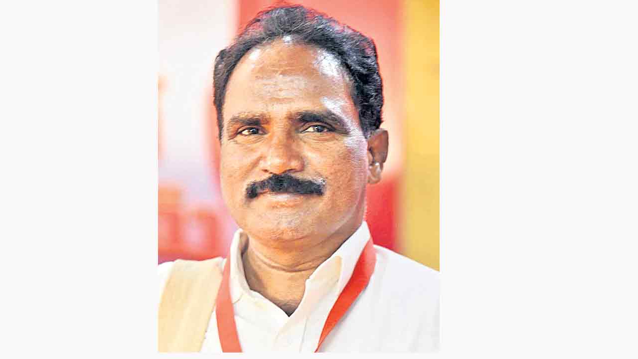 అధిక ఫీజు వసూళ్లను అరికట్టాలి : జాన్‌వెస్లీ