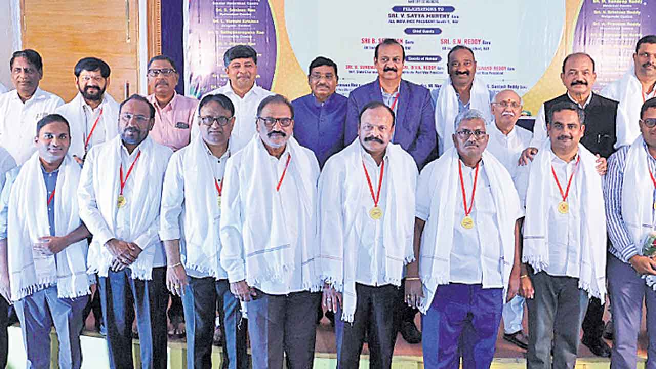 నిర్మాణ పనులను నాణ్యతతో చేపట్టాలి