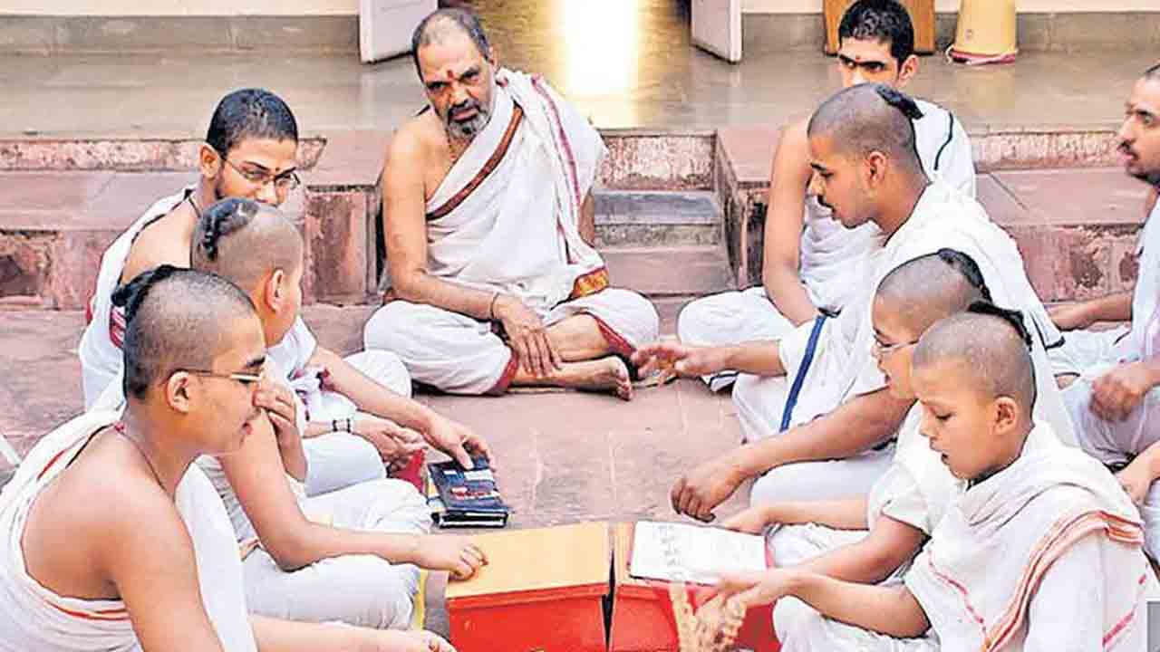 వేదపారాయణదారుకు మౌఖిక పరీక్షలే.. రాతపరీక్షలు లేవని స్పష్టంచేసిన దేవాదాయ శాఖ