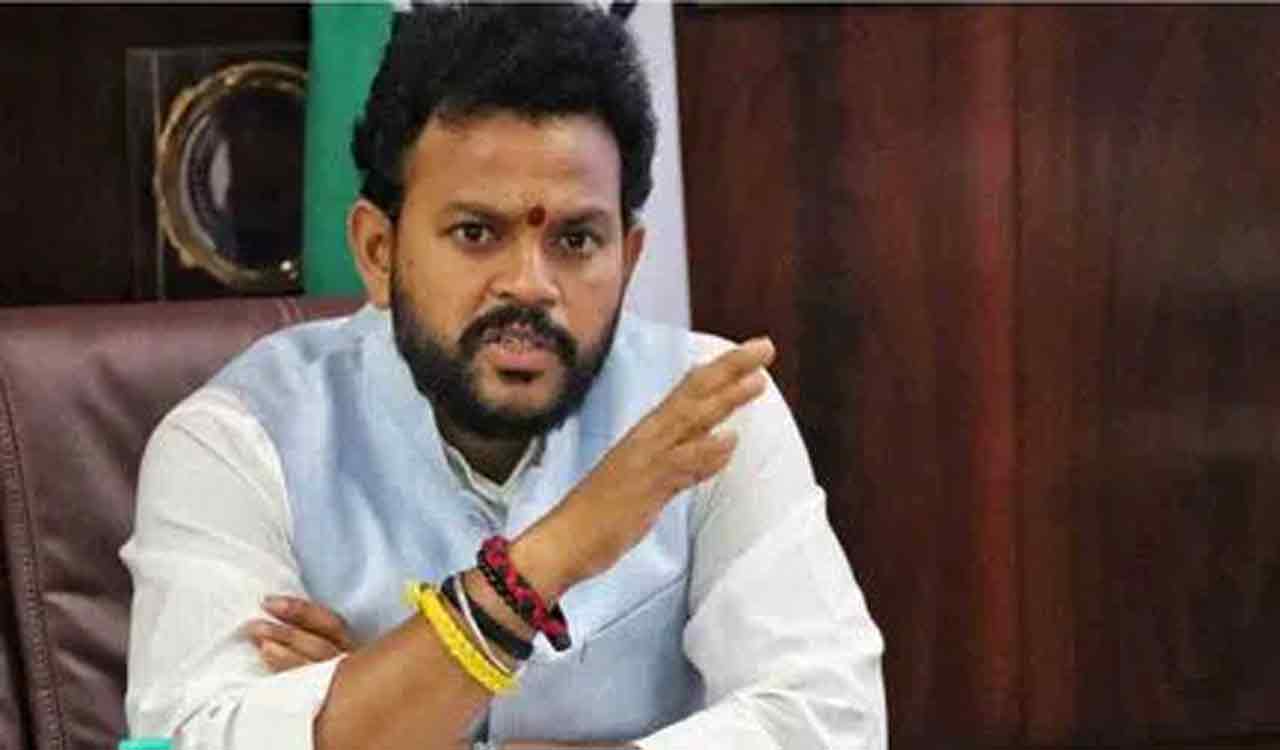 ఆదిలాబాద్‌ ఎయిర్‌పోర్టుకు స్థలం కేటాయించాలి