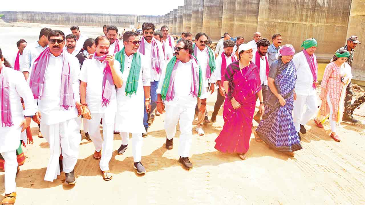 కేసీఆర్‌ బయటికొస్తే ఇంత భయమా?