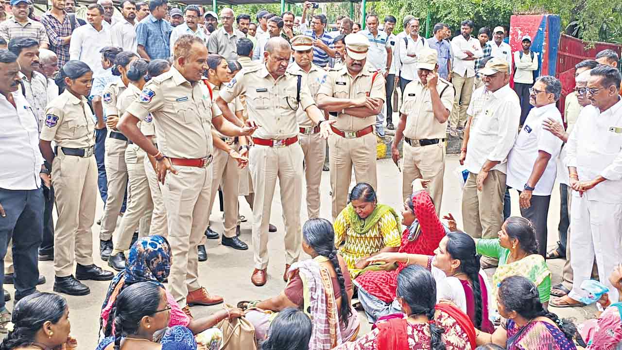 ఆర్టీసీ అధికారుల అత్యుత్సాహం