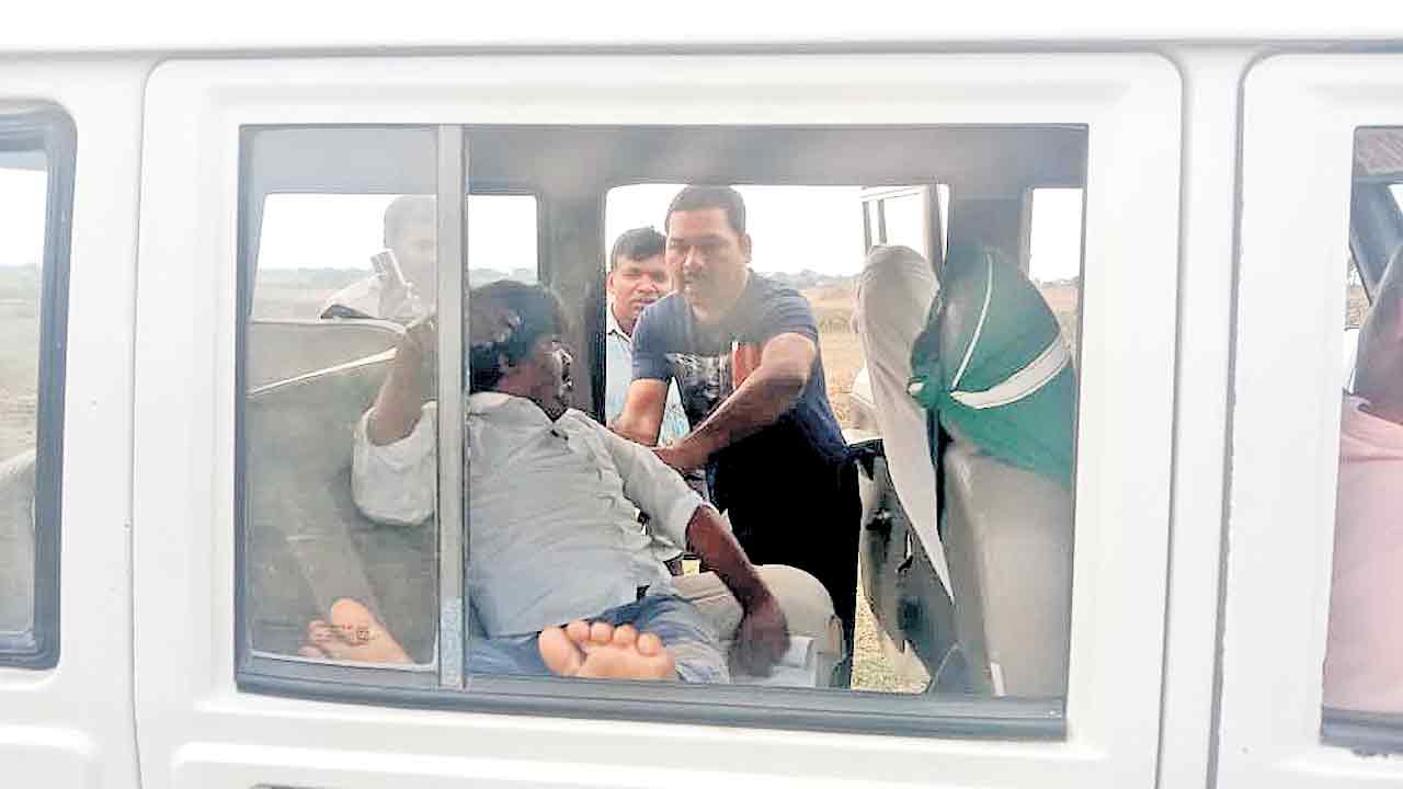 పట్టాభూమిలో ట్రెంచ్‌!