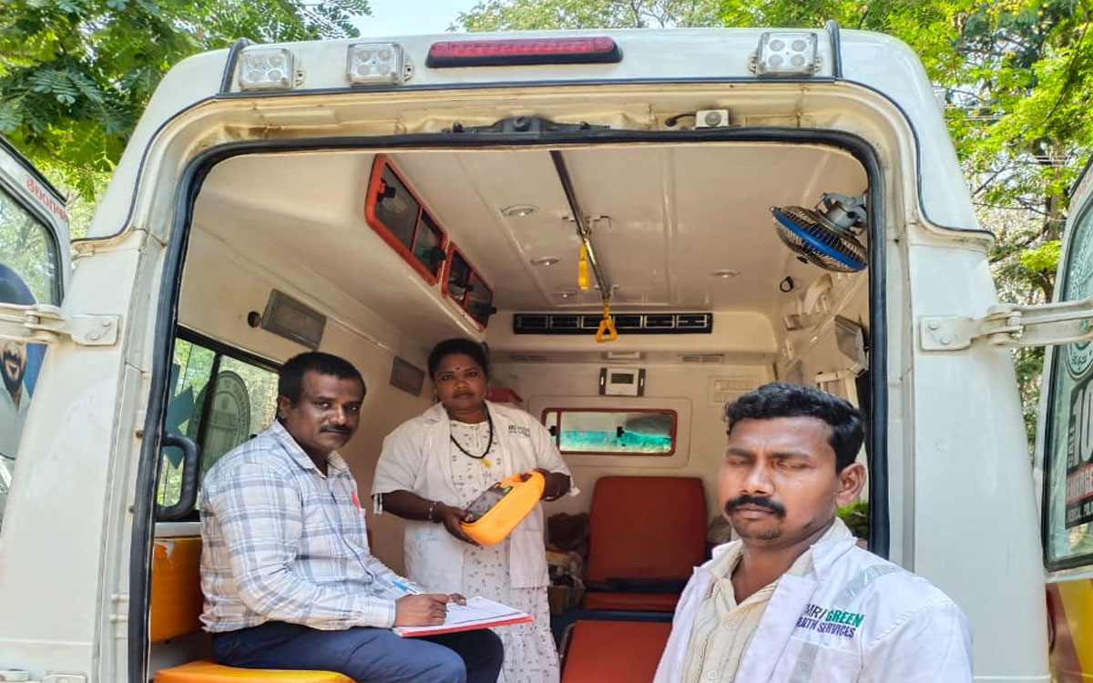 కారేప‌ల్లిలో 108 వాహనం తనిఖీ