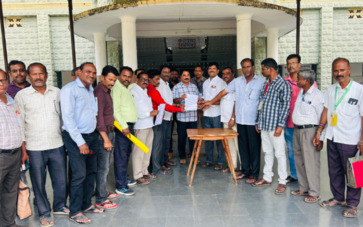 ‘గ‌తేడాది పదో తరగతి మూల్యాంకనం రెన్యూమరేషన్ బకాయిలు వెంటనే చెల్లించాలి’