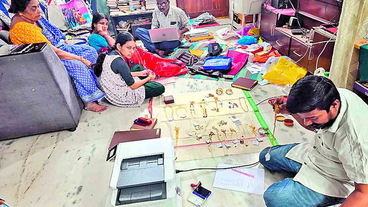 ఏసీబీ సోదాలు విస్తుపోయే నిజాలు