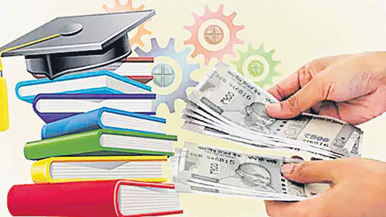 ఫీజులు కడితేనే సర్టిఫికెట్లు