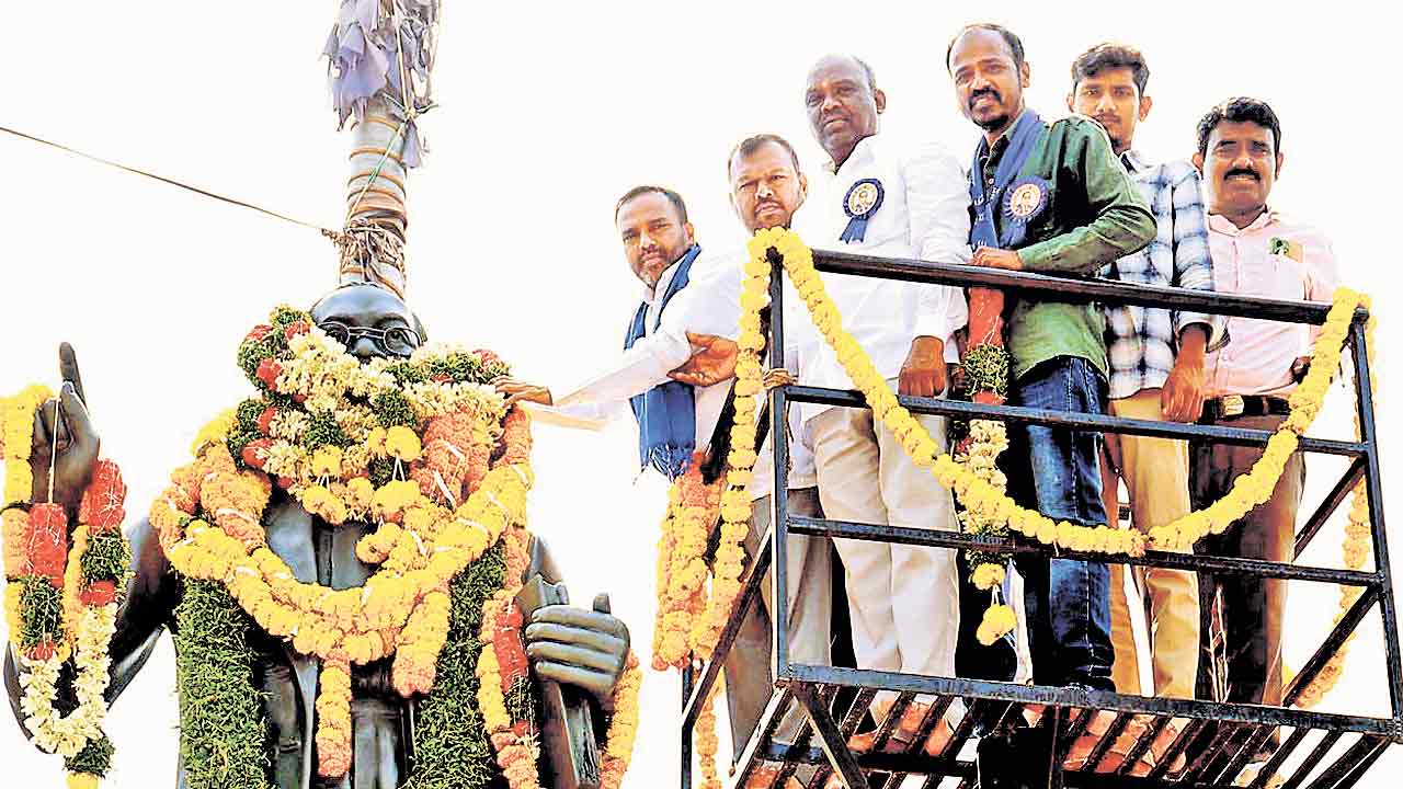 అంబేద్కర్‌ అభయ హస్తం ఎక్కడ?