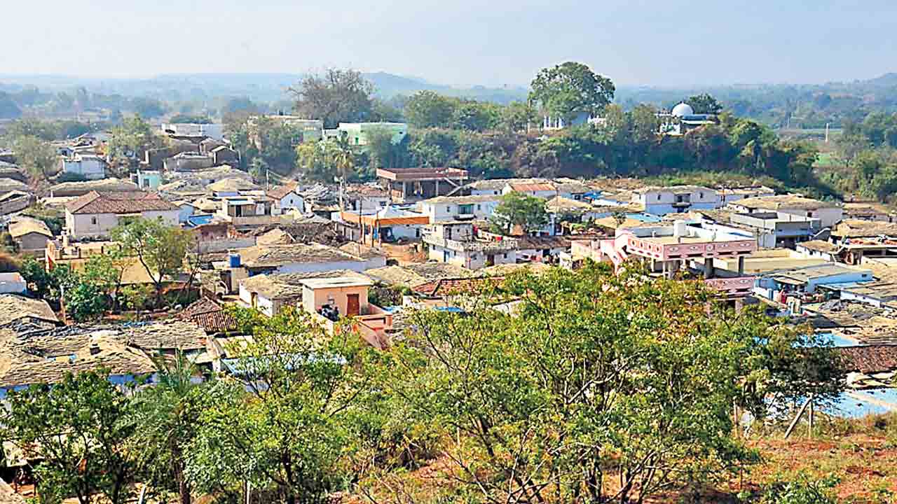 పల్లెలపై పట్టణాల పెత్తనం