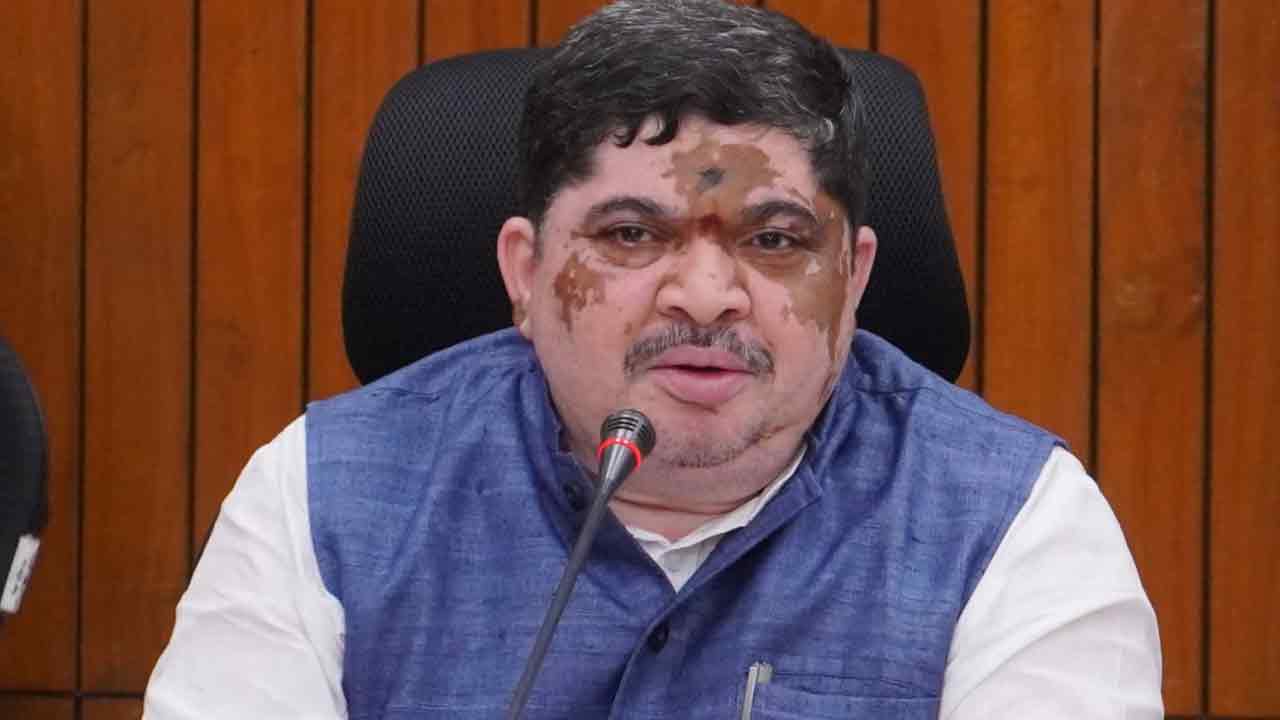 Ponnam Prabhakar | మంత్రి పొన్నం ఆగమాగం..కార్మికులు సమ్మెకు వెళ్లడంతో ప్రెస్‌మీట్‌తో హడావుడి